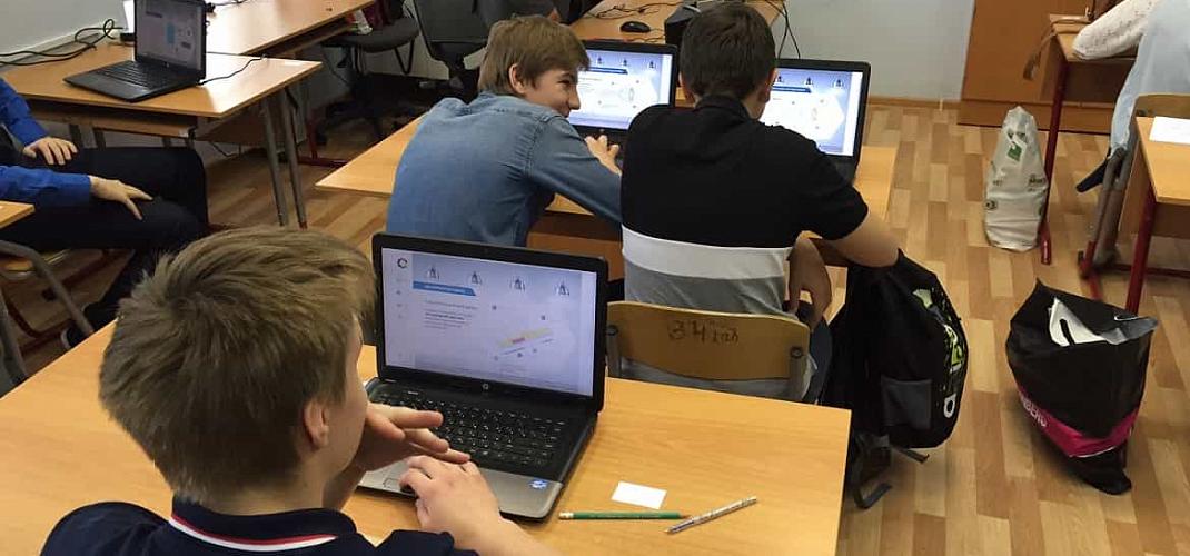 «Виртуальная школа» выходит в оффлайн: курс по светодиодам оценили московские школьники